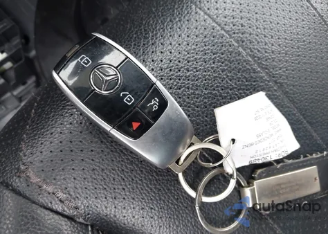 2017 Mercedes-Benz E 300 4Matic z USA, uszkodzony, nr VIN WDDZF4KB2HA142812